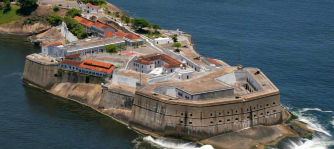 Conheça a Fortaleza de Santa Cruz da Barra no seu tempo.